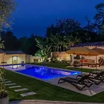 Вилла La Dolce 11 Sleeps Pool & Landscaped Garden