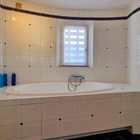 La Dolce 11 Sleeps Pool & Landscaped Garden فيلة *