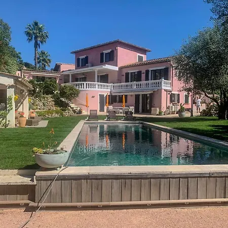La Dolce 11 Sleeps Pool & Landscaped Garden Villa *