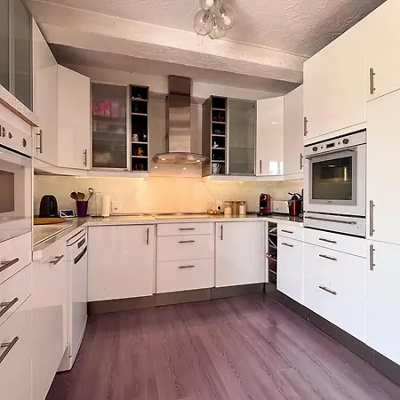 La Dolce 11 Sleeps Pool & Landscaped Garden فيلة *